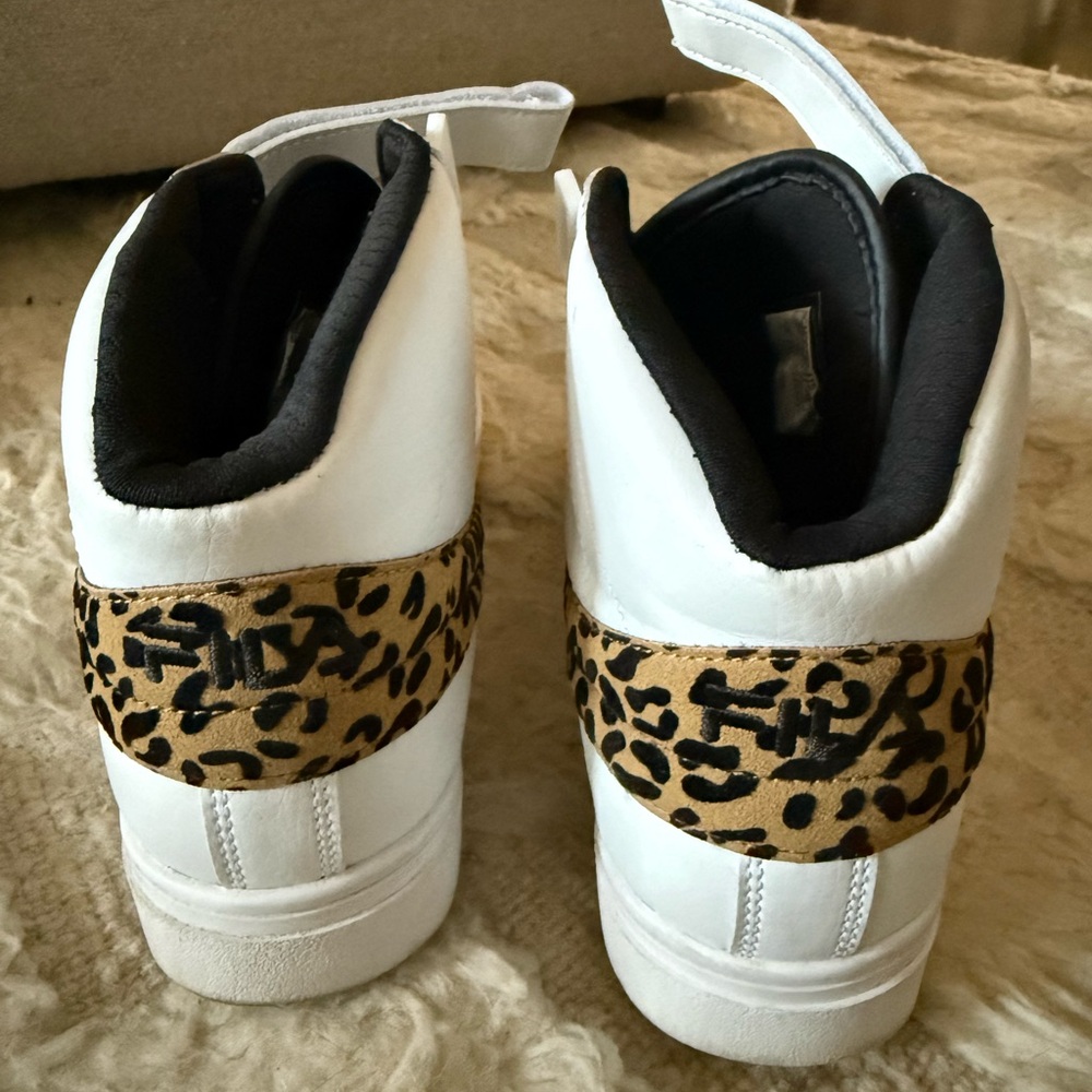 Fila Vintage White and Leopard Print Sneaker | Size 10 - Picture 3 of 3